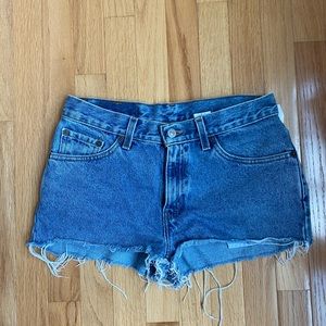 distressed levi shorts size small